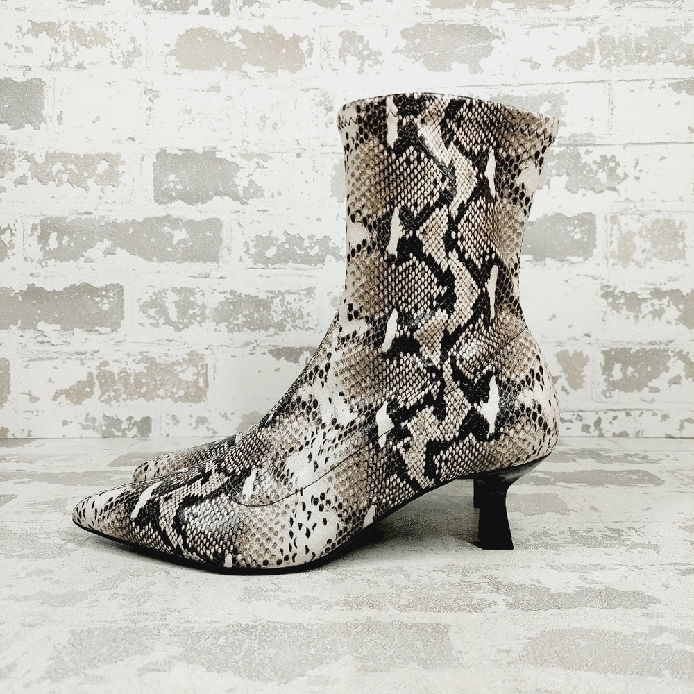 New Abound Snake Print Pointy Toe Heeled Boots D387